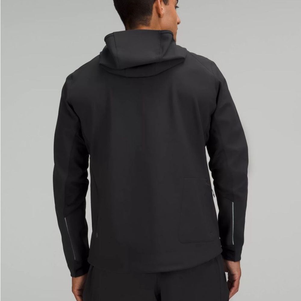 Lululemon LARGE men’s crosschill performance jacket hood reflective velour rain